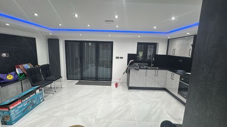The Crossways, Greater London, TW5 - Photo 4