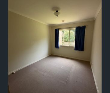 11 Oakbank Drive, Mount Helen for lease - Photo 3