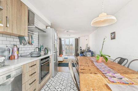 2 bedroom flat to rent - Photo 3