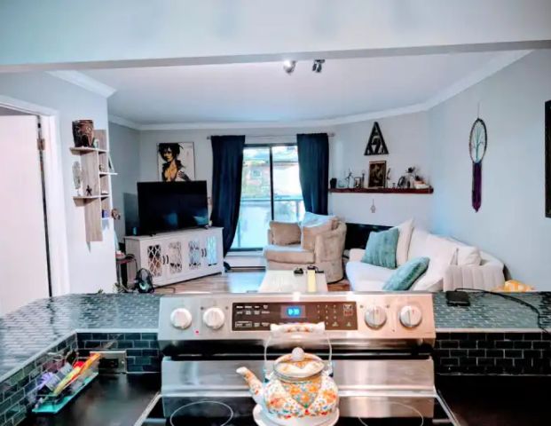 FULLY FURNISHED/UTILITIES INCLUDED/6 MONTHS | 1821 17A Street Southwest, Calgary - Photo 1