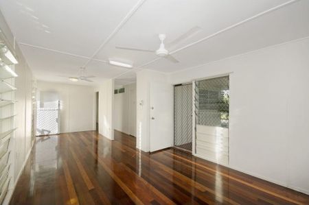 Spacious & Welcoming Family Home - Photo 3