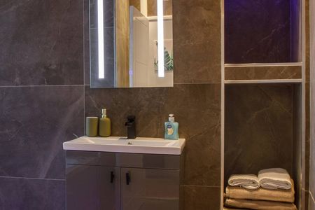 Saint Thomas Street - Photo 5