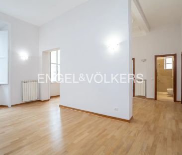 Appartamento elegante in edificio storico con ascensore e portineria - Photo 4