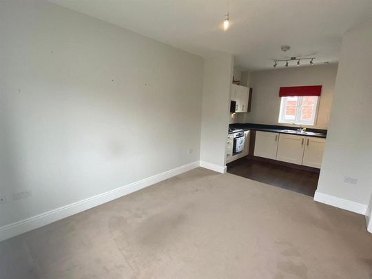 2 bedroom coach house to rent - Photo 1