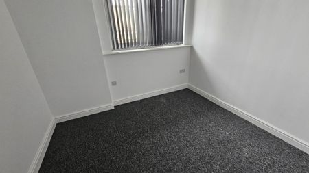 2 bed Flat - To Let - Photo 2