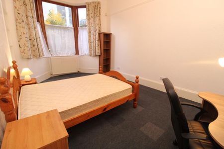 3 bedroom flat to rent - Photo 5