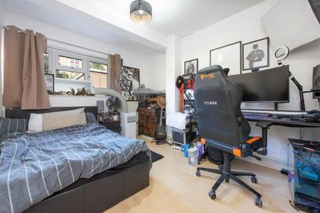 3 bedroom flat to rent - Photo 3