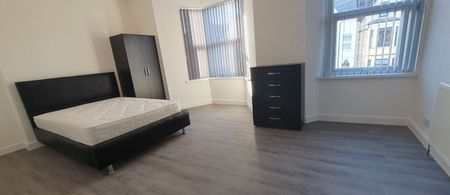 32 (7-BED) Kings Road, Canton, Cardiff, CF11 9DA - Photo 4