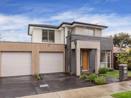 Modern sophistication in superb Ashwood pocket - Photo 3