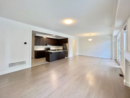 For Lease - 1404 Mockingbird Square, Pickering, Ontario - Photo 2