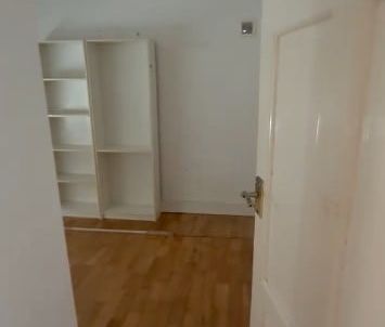 Room in a Shared House, Whites Avenue, IG2 - Photo 3