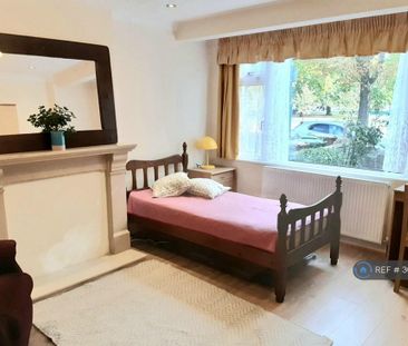 1 bedroom in a house share to rent - Photo 3