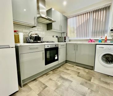 Primley Park Road, LEEDS - Photo 5