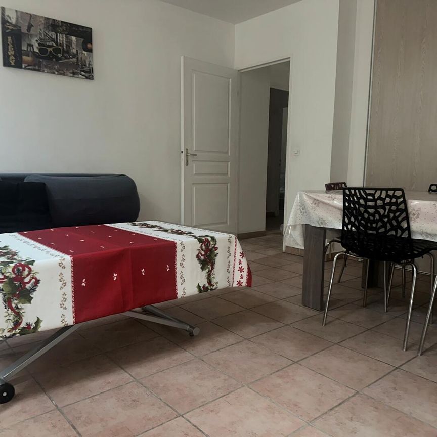 Location appartement Marseille 1er (13001) - Photo 1