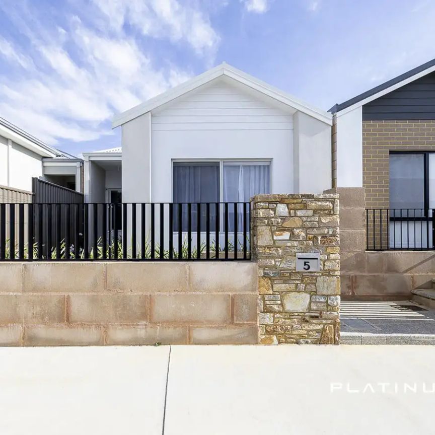 “Stylish and Contemporary Living” - Photo 1