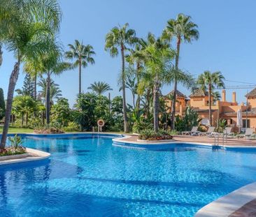 Luxury Townhouse for rent in Estepona, Andalusia - Photo 6