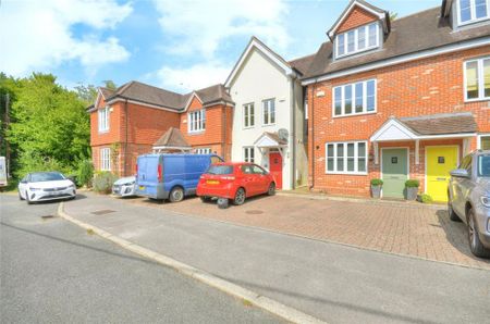 4 bedroom terraced house to rent - Photo 3