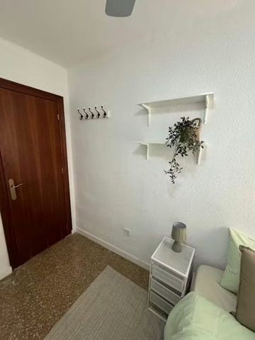 Carrer de Juan Castelló, Valencia, Valencian Community 46009 - Photo 3