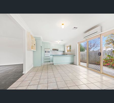 3/37 Haldane Road, Niddrie, Vic 3042 - Photo 4