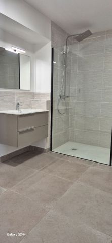 Appartement T3 - VILLENEUVE LES AVIGNON, - Photo 4