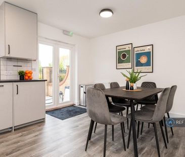 1 bedroom in a house share to rent - Photo 1