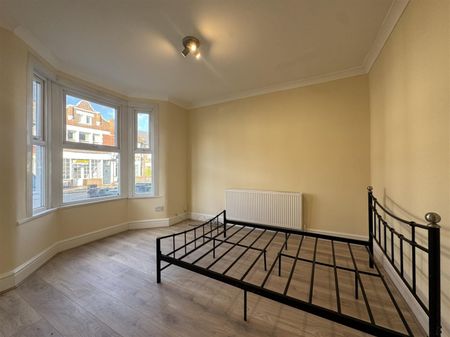 7 Bedroom House - Mid Terrace To Let - Photo 5