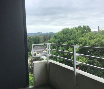 Hier findet jeder seinen Platz: charmante 2-Zimmer-Wohnung mit Balkon und Weitblick! - Photo 1