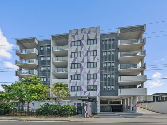 Quiet street a central location! - Photo 1