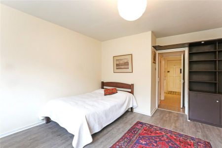 St. Andrews Square, London, W11 ground floor flat to rent - Photo 5