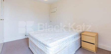 Beautiful one bedroom apartment set in a period conversion - Photo 3