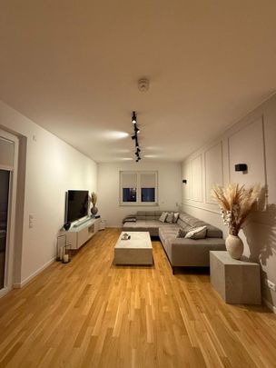 Nachmieter Moderne, Helle, 4-Zi Wohnung Neubau mit Balkon, Aufzug - Photo 1