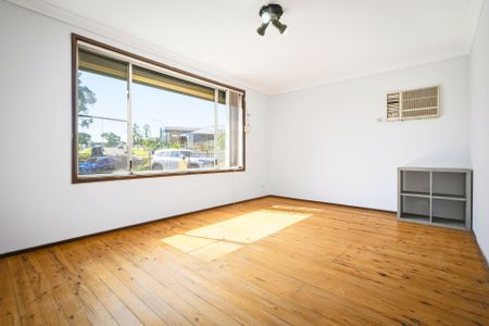 Spacious 3-Bedroom Family Home in Sought-After Bonnyrigg Heights Location - Photo 2