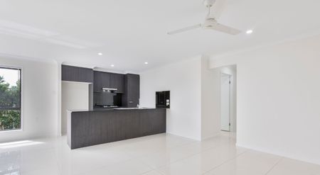 1/61 The Heights Boulevard, Pimpama QLD 4209 - House For Rent - $650 | Domain - Photo 3