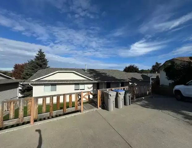 Main floor unit in Carmel Court, Kamloops | 580 Carmel Court, Kamloops - Photo 1