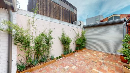 Two-bedroom residence located in a Prestigious Pocket of Carlton North - Photo 4