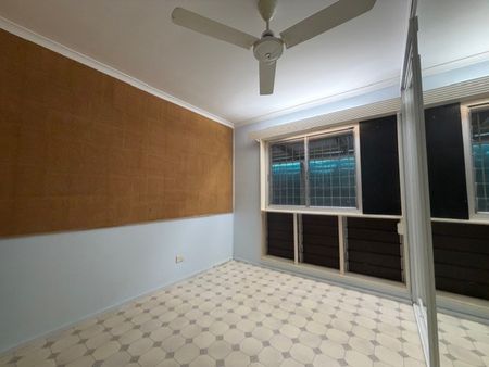 CHARMING 3 BEDROOM HOME IN WULGURU + SOLAR + ADDITIONAL UTILITY ROOM! - Photo 3