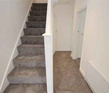 3 bedroom House To Let - Photo 2