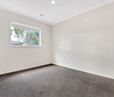 Warmth, Comfort & Space in This Inviting Home - Photo 5