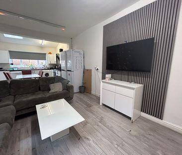 Harlaxton Drive Lenton, Nottingham - Photo 4