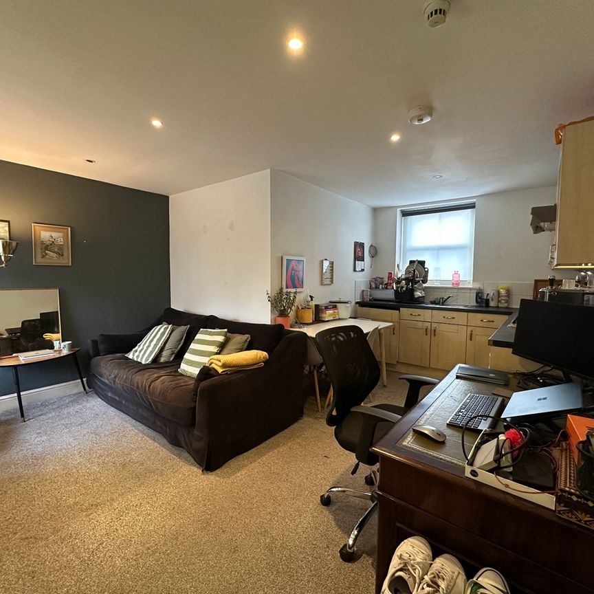 1 Bed Flat, Old Station Way, SW4 - Photo 1