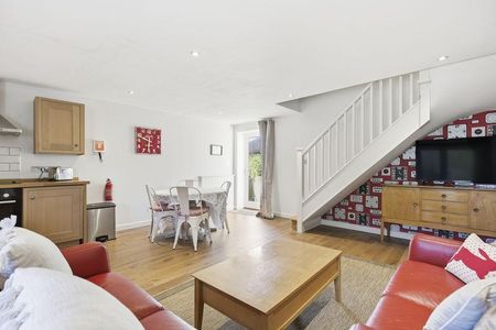 2 bedroom semi-detached house to rent - Photo 4