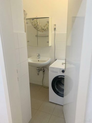 Garconniere mit Blick in den begrünten Innenhof - Photo 2