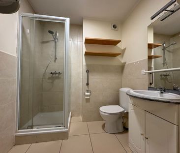 Lichtrijk appartement met twee slaapkamers - Photo 2