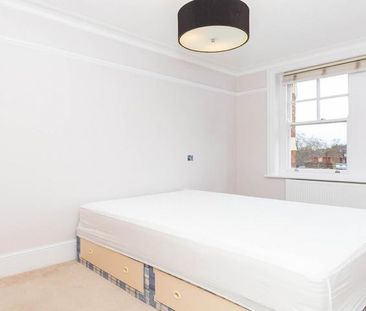 Super recently refurbished 3 bed 2 bath minutes to Baker Street Tube. - Photo 3