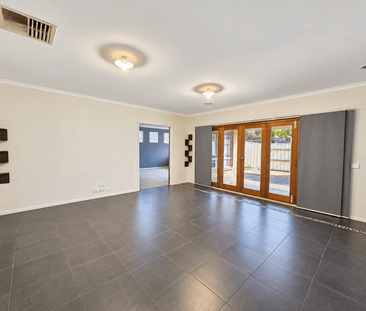 Spacious Family Living — Four Bedrooms, Study & Large Rumpus Theatr... - Photo 2