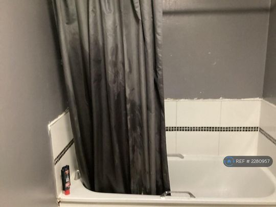 6 bedroom terraced house to rent - Photo 1