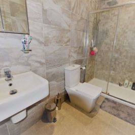 2 bedroom Flat in Otley Road, Leeds - Photo 1