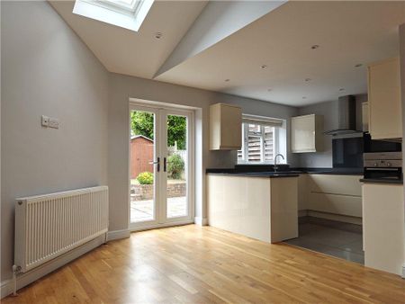 3 bedroom semi-detached house to rent - Photo 2