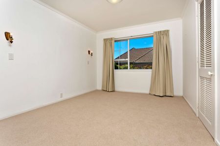 Spacious two bedroom unit in central location - Photo 5