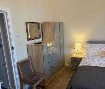 Room in a Shared Flat, Richmond Grove, M13 - Photo 1